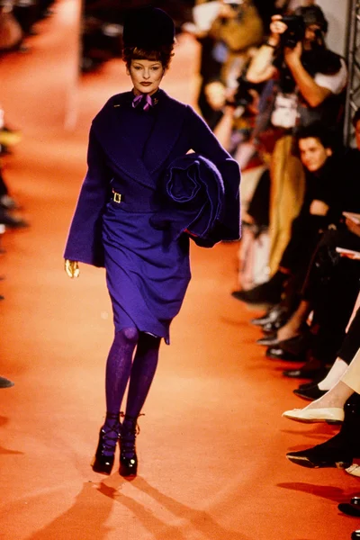 Look 16
